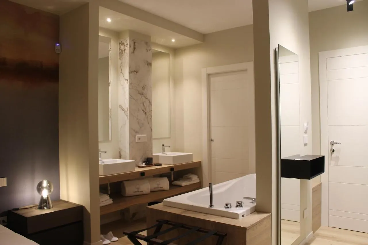 \'Tabula Rasa Exclusive Rooms\' contacts