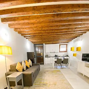 isa-lovely-home-in-venice.hotelslidodijesolo.com/